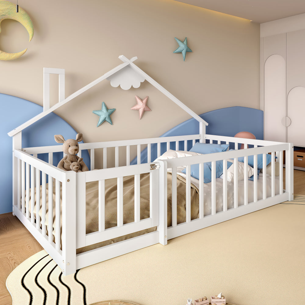 Kinder-Hausbett 90x190 cm | Bodennahes Design mit Rausfallschutz & Tür | Weiß | Modernes Montessori-Bett